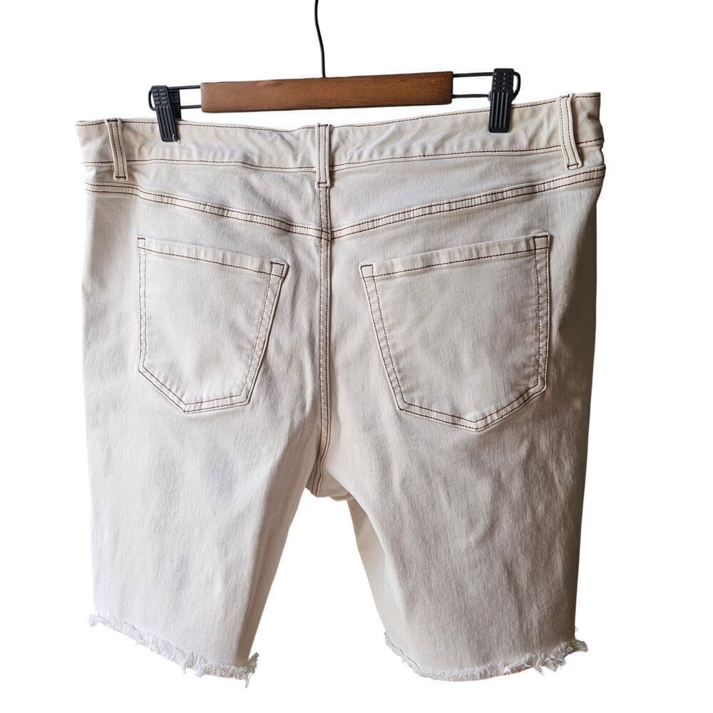 Lane Bryant Signature Fit Boyfriend Bermuda Shorts Cream Size 16 - Picture 3 of 7